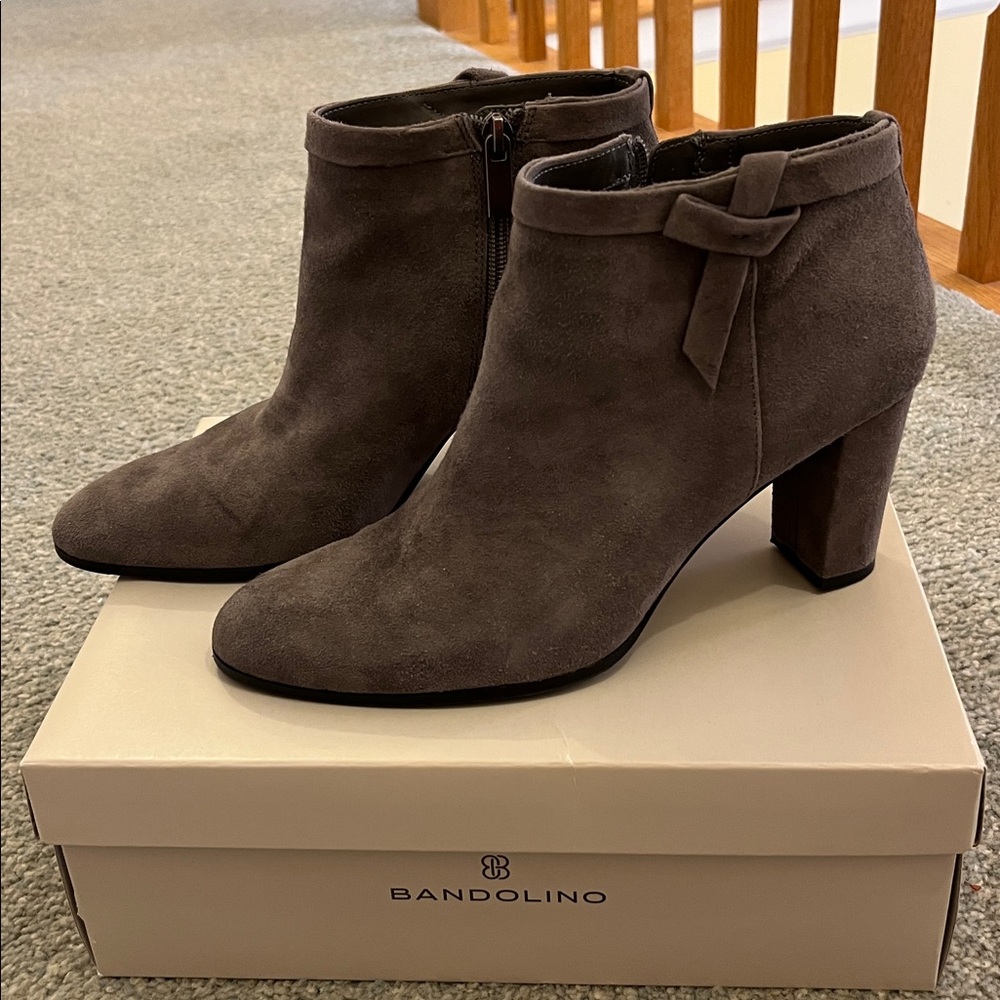 Bandolino Women's Grey Ankle Booties
